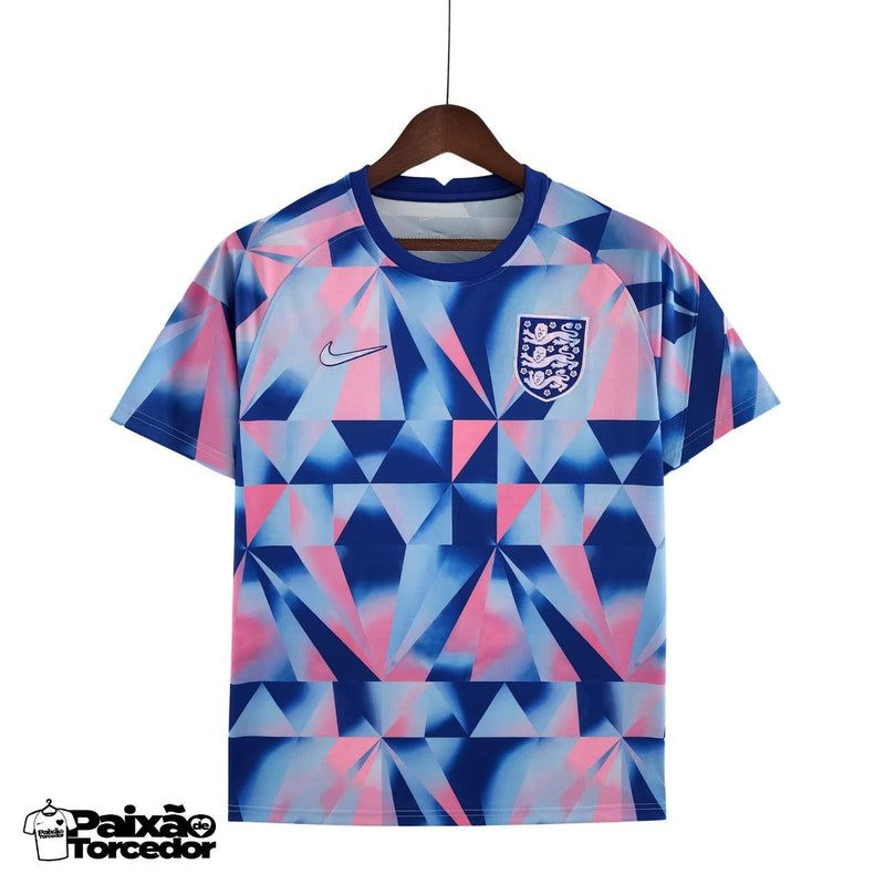 Camiseta de entrenamiento Inglaterra Geométrica 22/23 - NK Torcedor Masculina - Azul y rosa