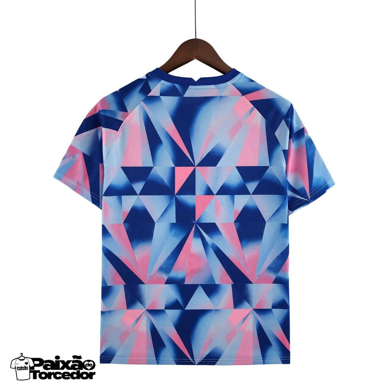 Camisola Inglaterra Treino Geometric 22/23 - NK Torcedor Masculina - Azul e rosa