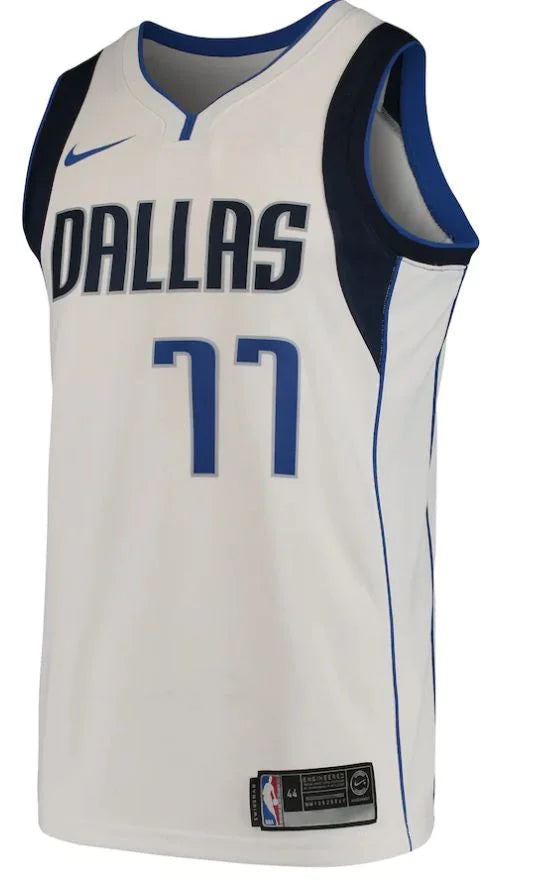 Regata Dallas Mavericks Luka Doncic Nº77 - Torcedor Masculino - Branco e Azul