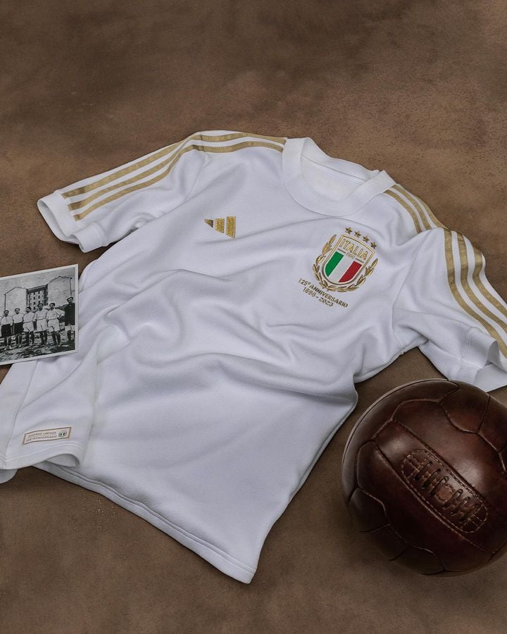 Camisola Italia Especial 125 anos  1898-2023  - AD Torcedor Masculina - Branca com dourado